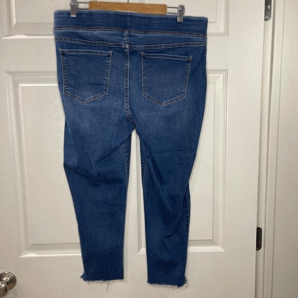 Old Navy Rockstar Mid Rise Jeans Women's Plus Size 16 Elastic Waist CUT HEMS - Picture 3 of 10
